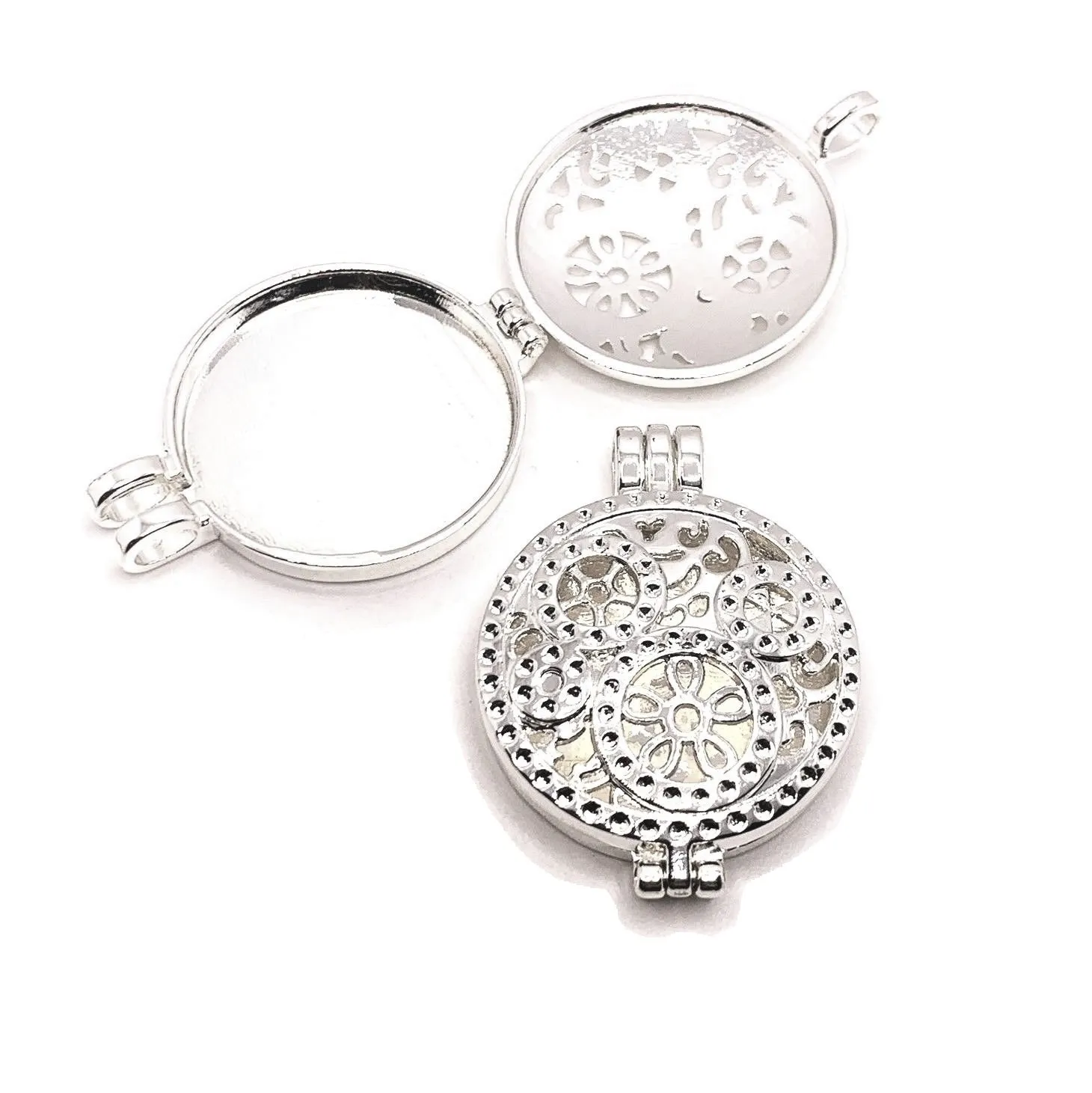 4 or 20 Pieces: Bright Silver Gear Aromatherapy Essential Oil Diffuser Lockets