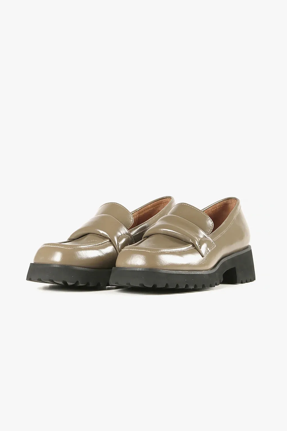 ALL BLACK Banded Lugg Loafer