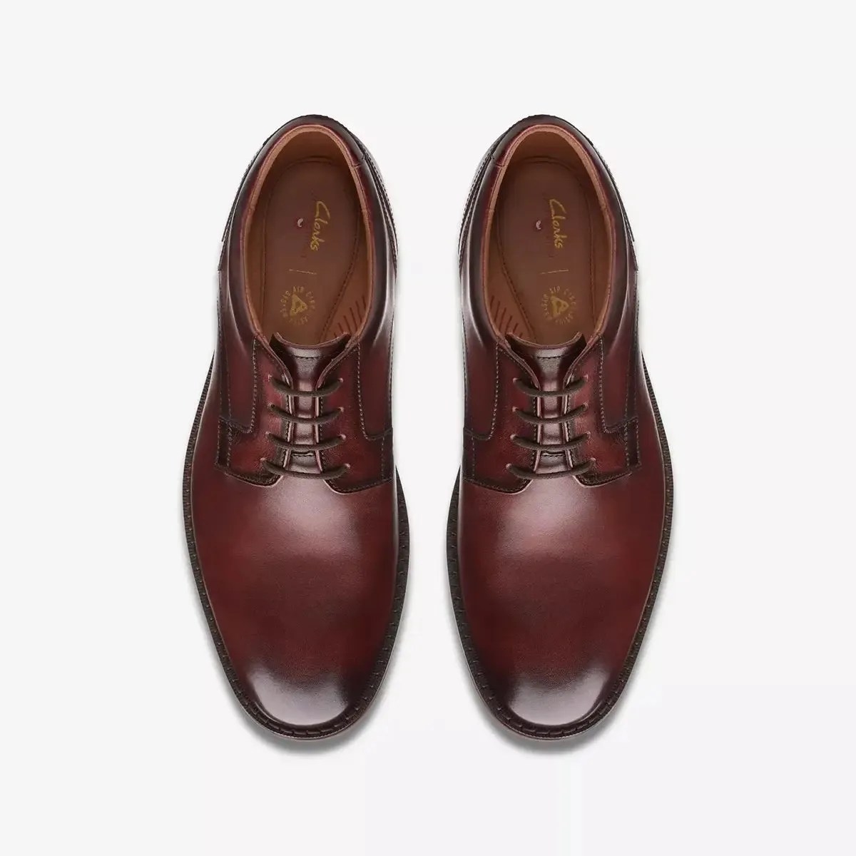 Clarks Un Hugh Plain Toe Dress Shoe - Brown