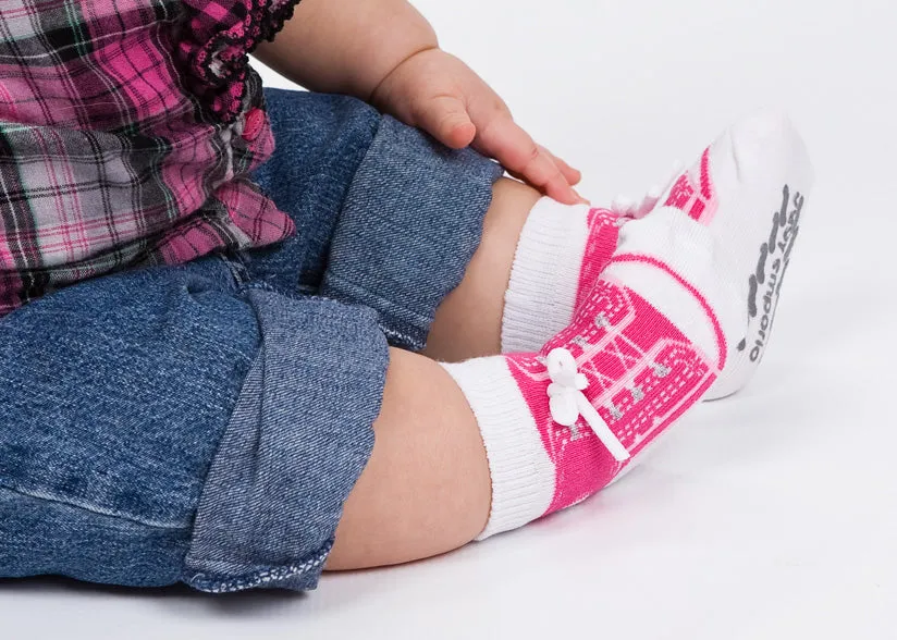 SNEAKER shoe-design socks. With faux shoelaces and anti-slip soles. 3 pairs. 0-12 months